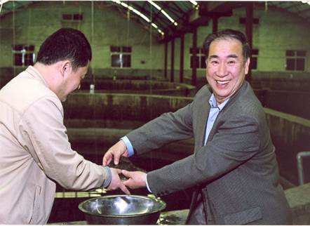14-2006年5月檢查工廠化養殖的大菱鲆